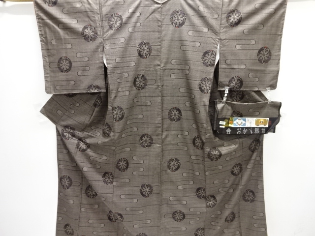 大特価品　未使用品　ヱ霞に源氏車模様織り出し本場泥大島紬着物(5マルキ)